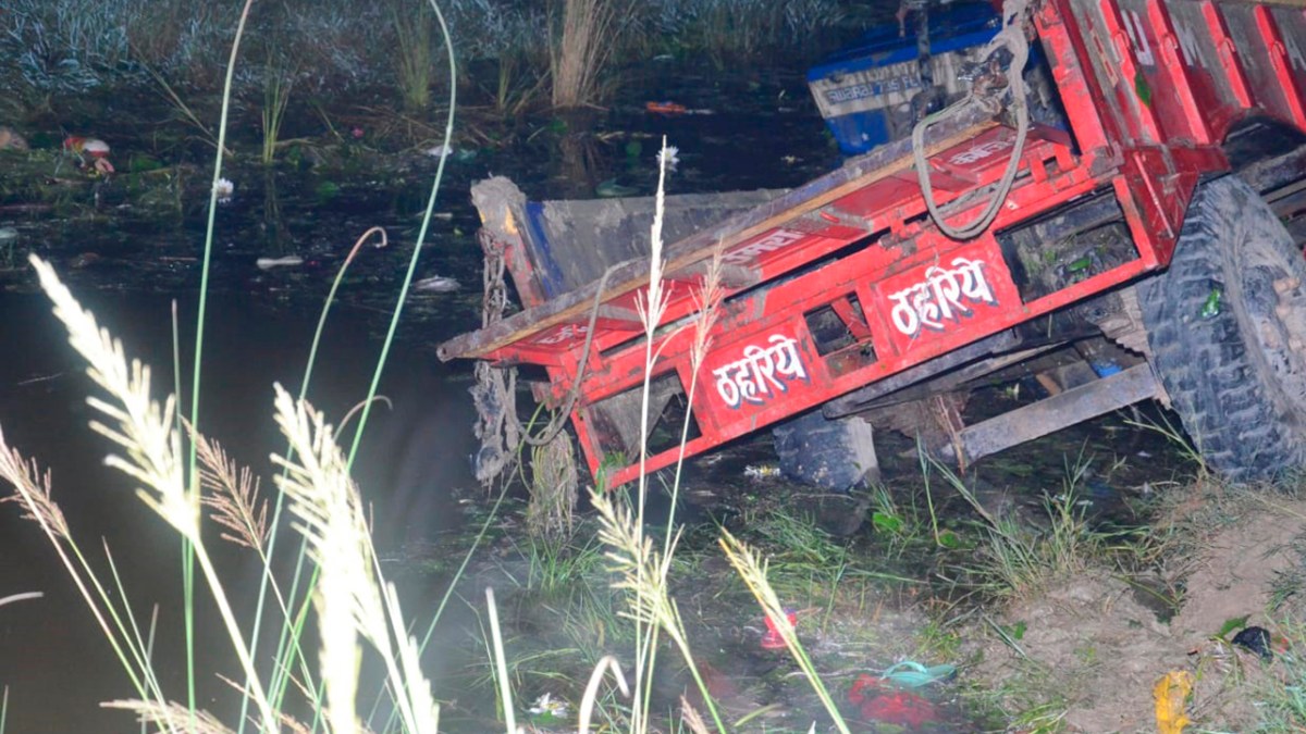 Tractor trolley carrying Hindu devotees crashes and killing dozens