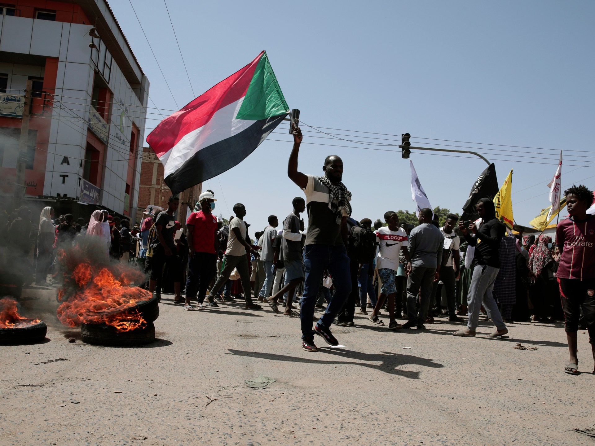 Polisi Sudan membunuh pengunjuk rasa dalam protes anti-militer |  Berita