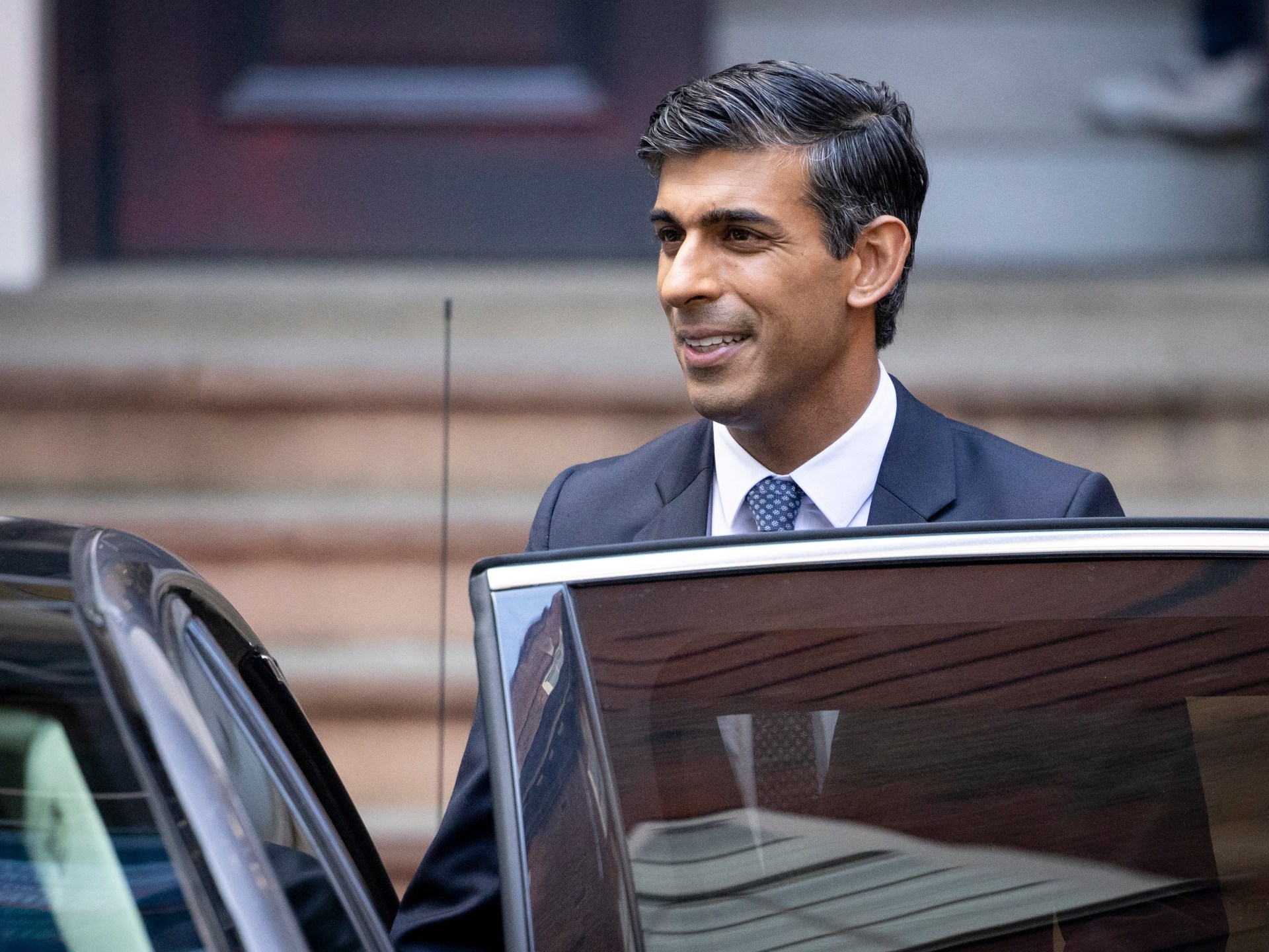 rishi-sunak-pledges-to-work-day-in-day-out-for-british-people