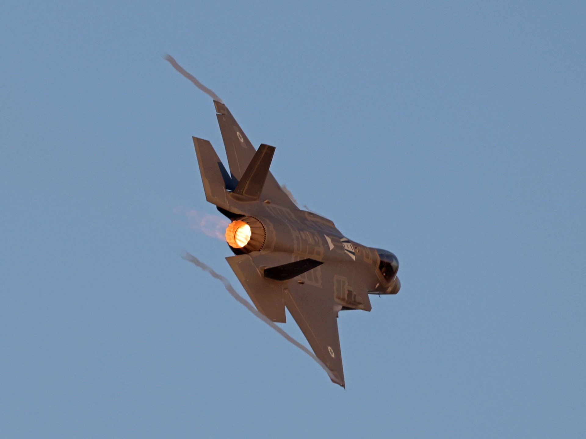 Israeli air strikes in Syria kill two troopers, wound three