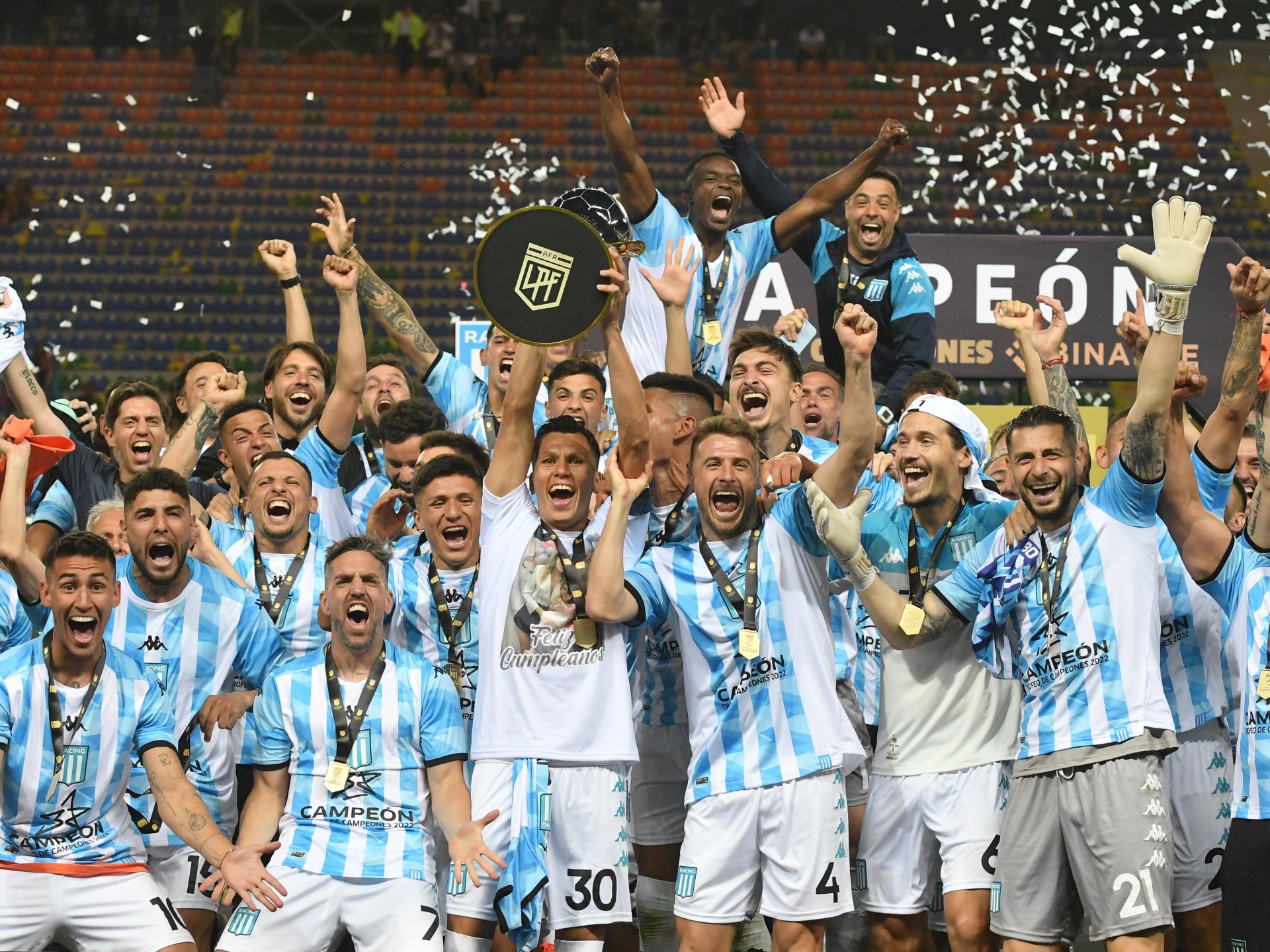 10 jogadores expulsos na final da Copa da Argentina |  notícias de futebol