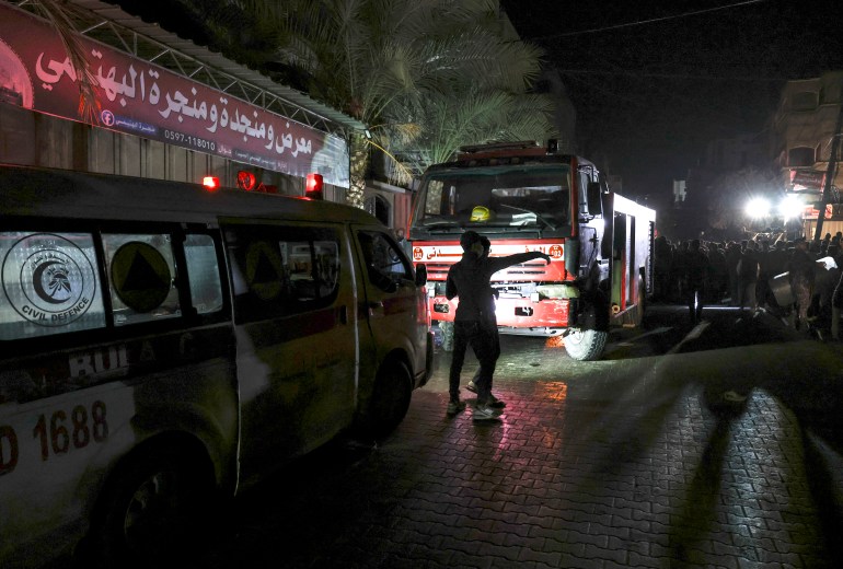 Kendaraan layanan darurat Palestina di Gaza.