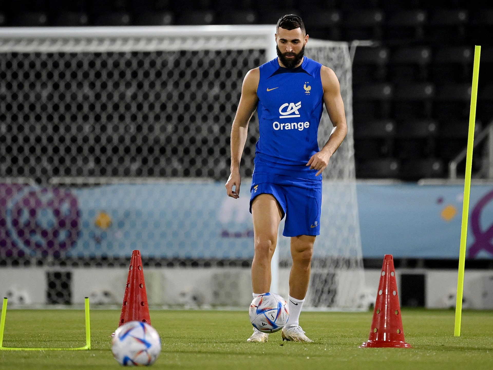 Benzema injured on return to full coaching for France