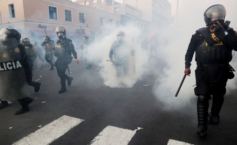 Police officers clash with demonstrators during a protest against the government of Peru's President Pedro Castillo, in Lima, Peru November 5, 2022. REUTERS/Sebastian Castaneda
