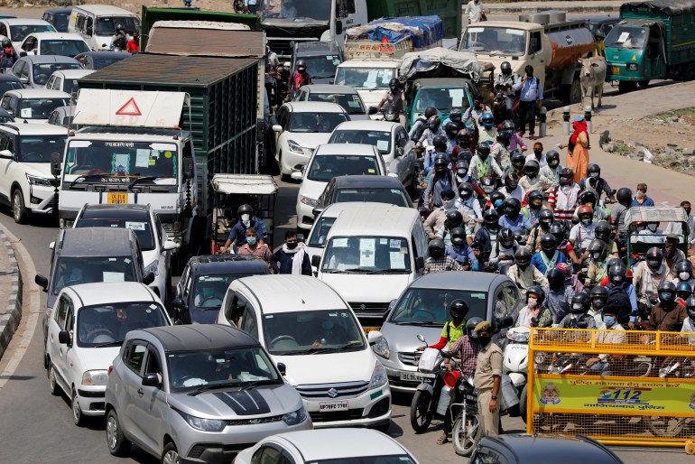 FILE PHOTO: Vehicles queue in a long traffic jam at Delhi-Ghaziabad border after local authorities stopped vehicular movement except for essential services during an extended lockdown to slow the spreading of the coronavirus disease (COVID-19) in New Delhi, India, April 21, 2020. REUTERS/Adnan Abidi TPX IMAGES OF THE DAY/File Photo