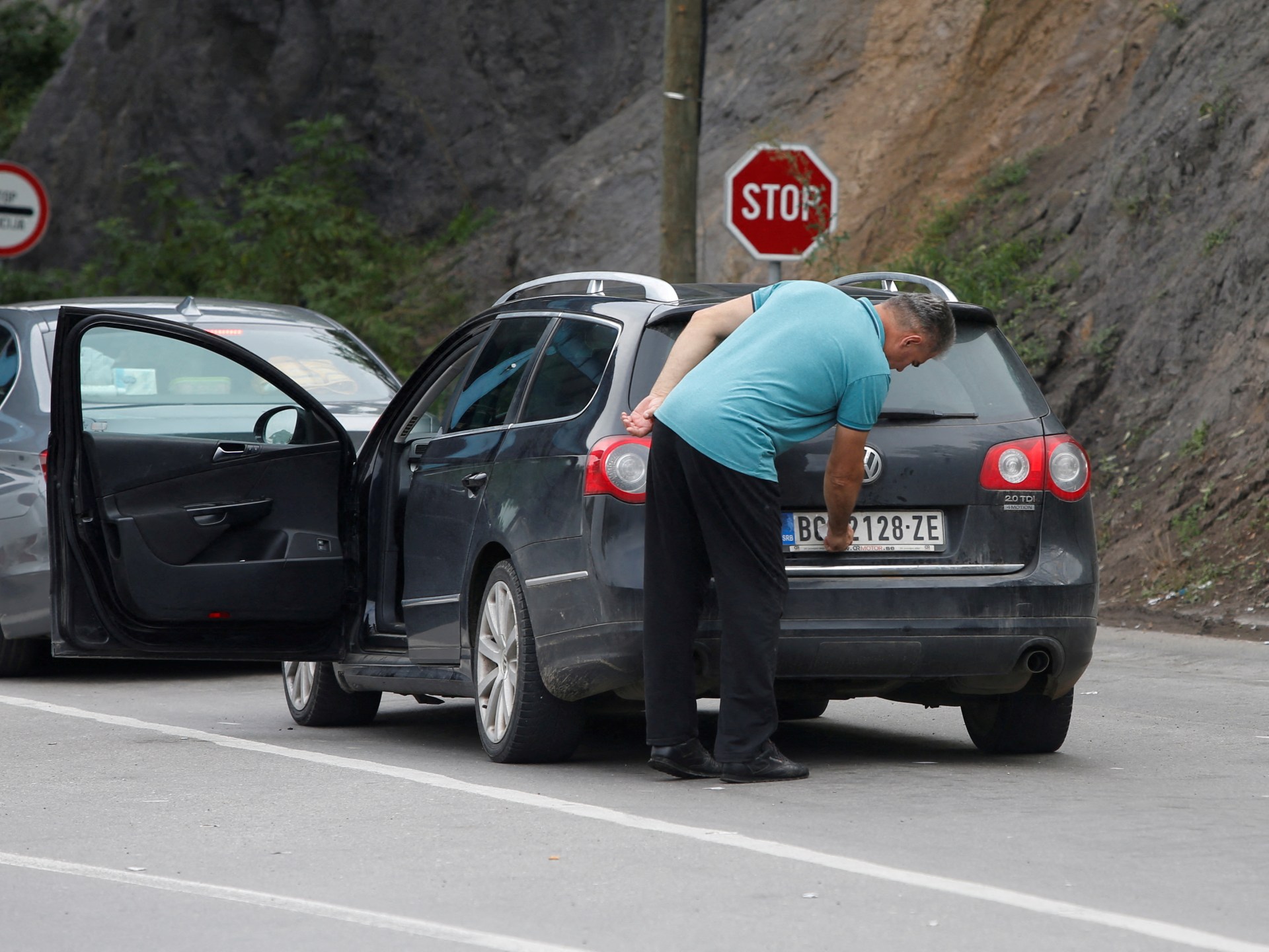 EU raises alarm over escalating Serbia, Kosovo car plates dispute