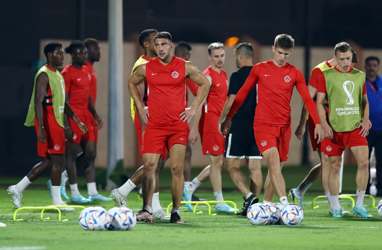 L'équipe canadienne pendant l'entraînement aux installations d'entraînement d'Umm Salal SC à Umm Salal, au Qatar.