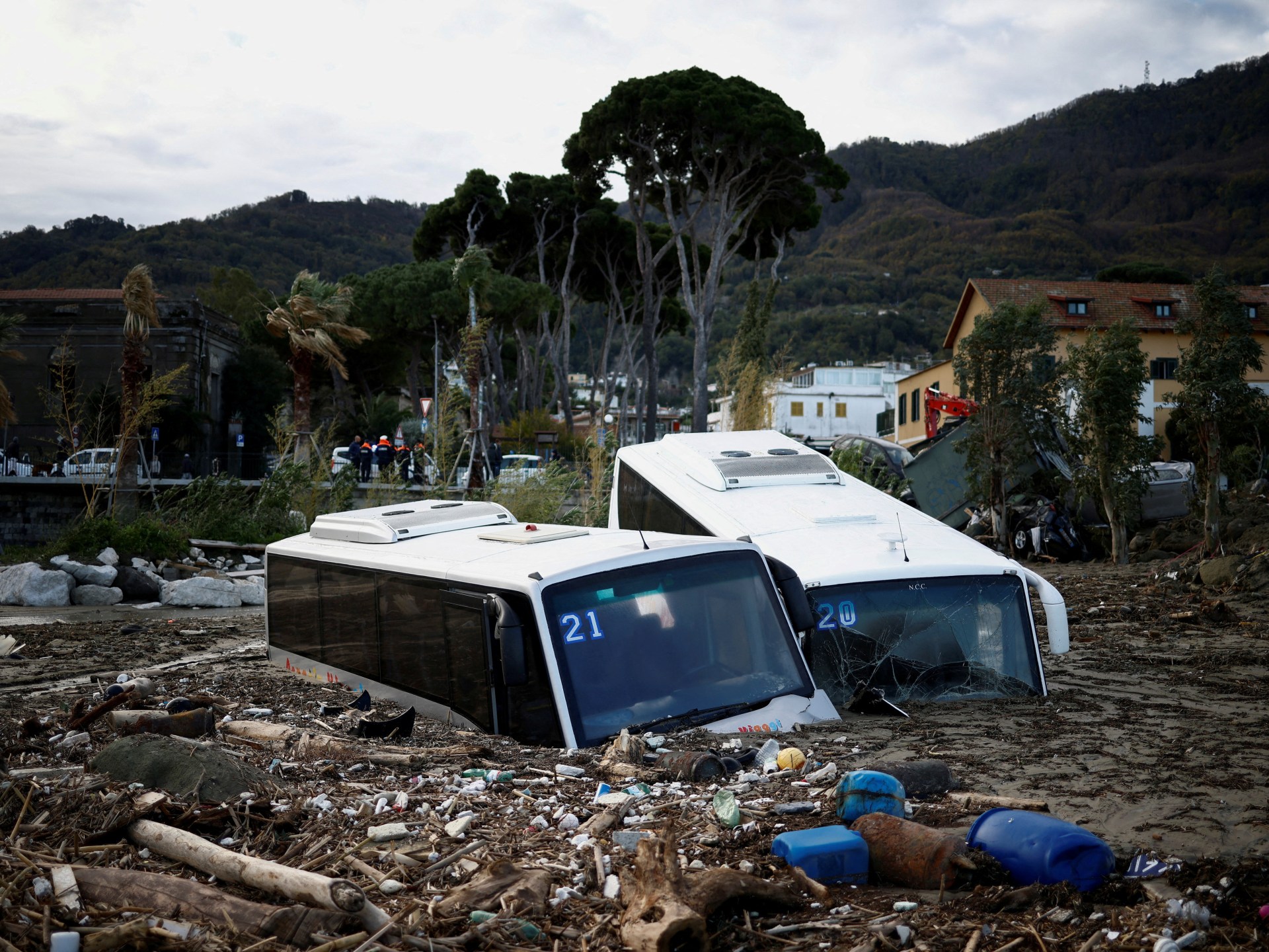 Almeno sette persone sono morte in una frana sull’isola italiana di Ischia  Notizie sull’alluvione