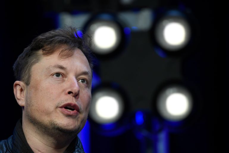 Elon Musk avverte di un’economia difficile, afferma che Tesla non è immune