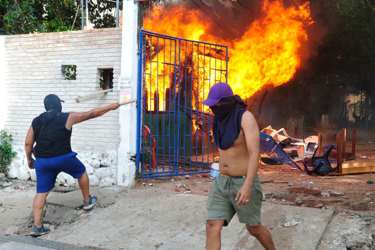 Protesters in Santa Cruz outside the burning offices of Federation of Peasant Workers of Santa Cruz