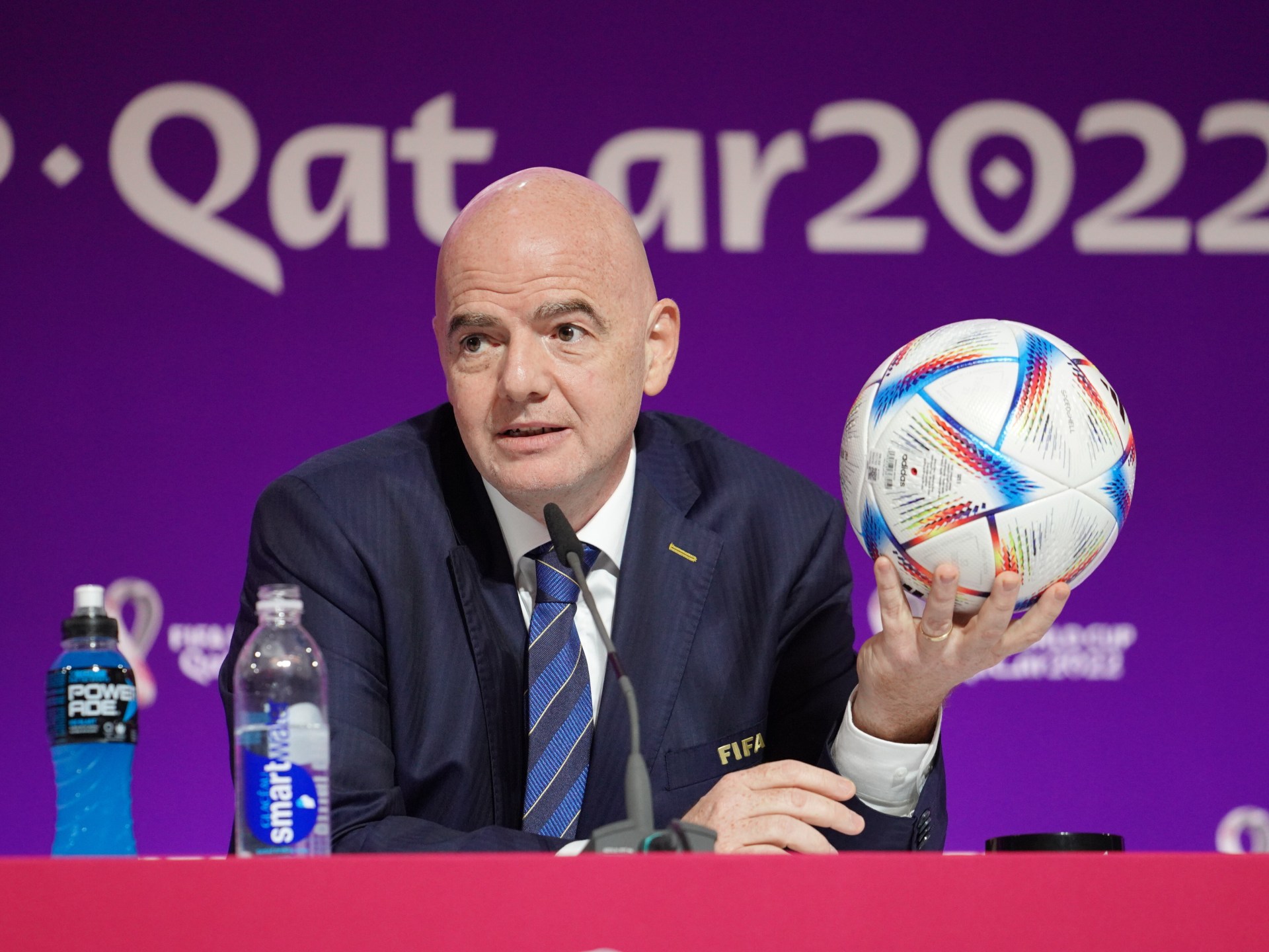 Ketua FIFA ingin wasit menghentikan pertandingan sepak bola saat rasisme terjadi |  Berita Rasisme