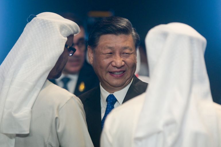 China's President Xi Jinping (C) talks with United Arab Emirates President Sheikh Mohamed bin Zayed Al-Nahyan (L) at the opening of the G20 Summit in Nusa Dua on the Indonesian resort island of Bali on November 15, 2022.