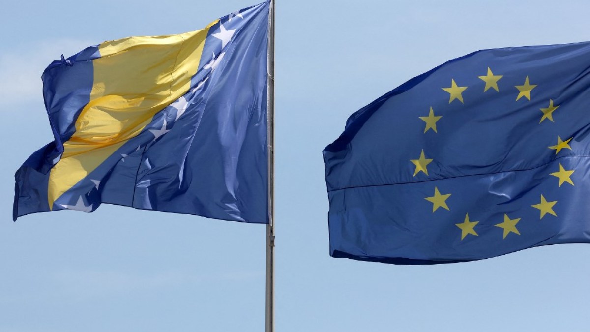 EU agrees to grant Bosnia membership candidate status | European Union News