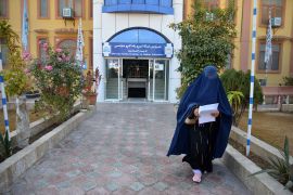 A female university Student walks in front of a university in Kandahar Province on December 21, 2022. - Afghanistan's Taliban rulers have banned university education for women nationwide, provoking condemnation from the United States and the United Nations over another assault on human rights. (Photo by STRINGER / AFP)