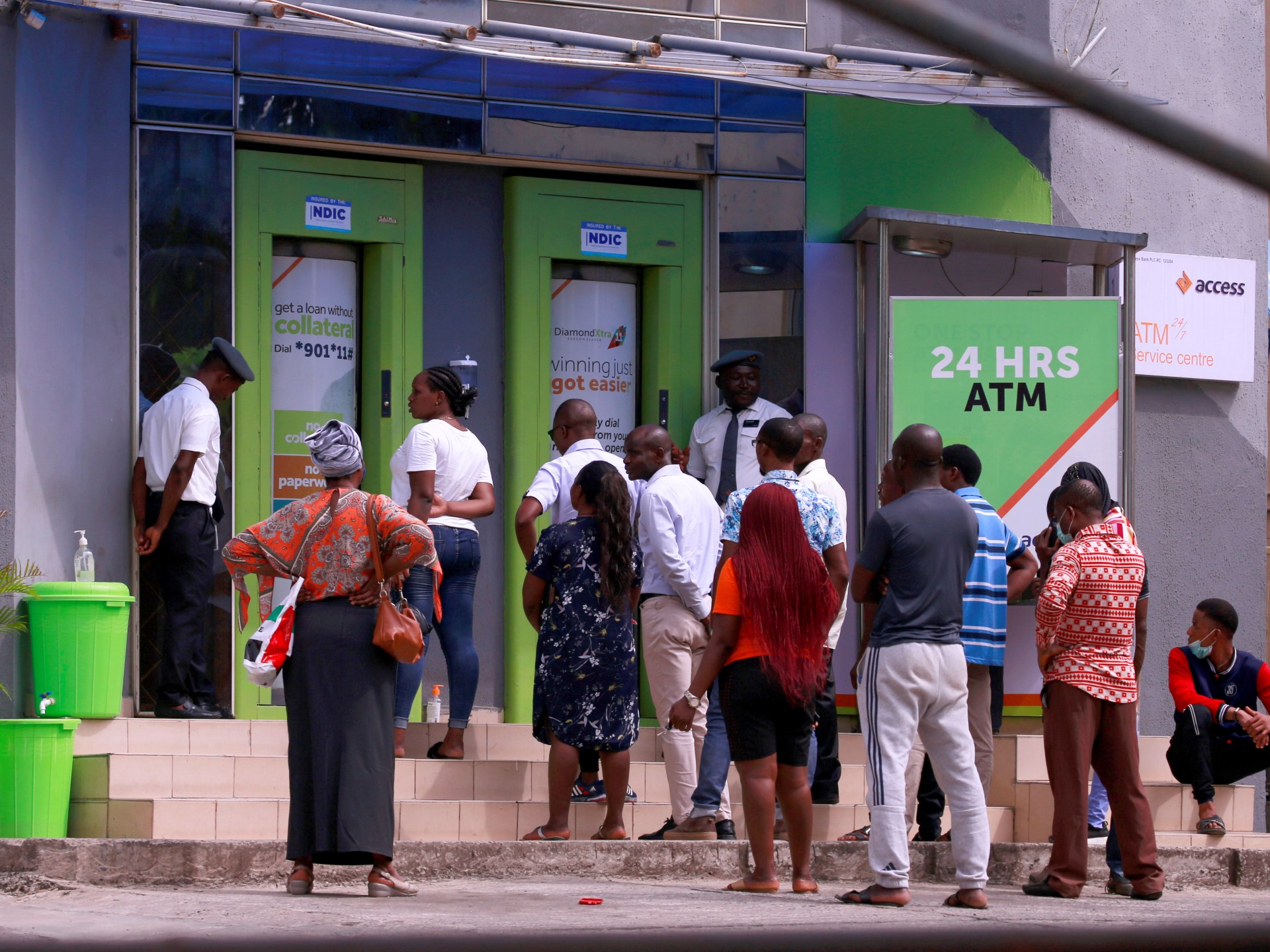 Nigeria to limit cash withdrawals to $225 a week