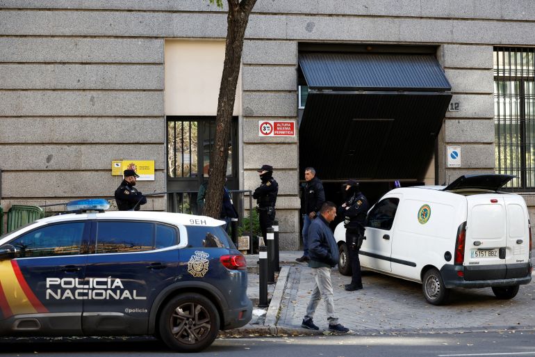 Police officers stand outside Spain's Ministry of Defense after suspected explosive devices hidden in envelopes were mailed to the ministry, in the wake other packages sent to targets connected to Spanish support of Ukraine, amidst Russia’s invasion of Ukraine, in Madrid, Spain December 1, 2022. REUTERS/Juan Medina