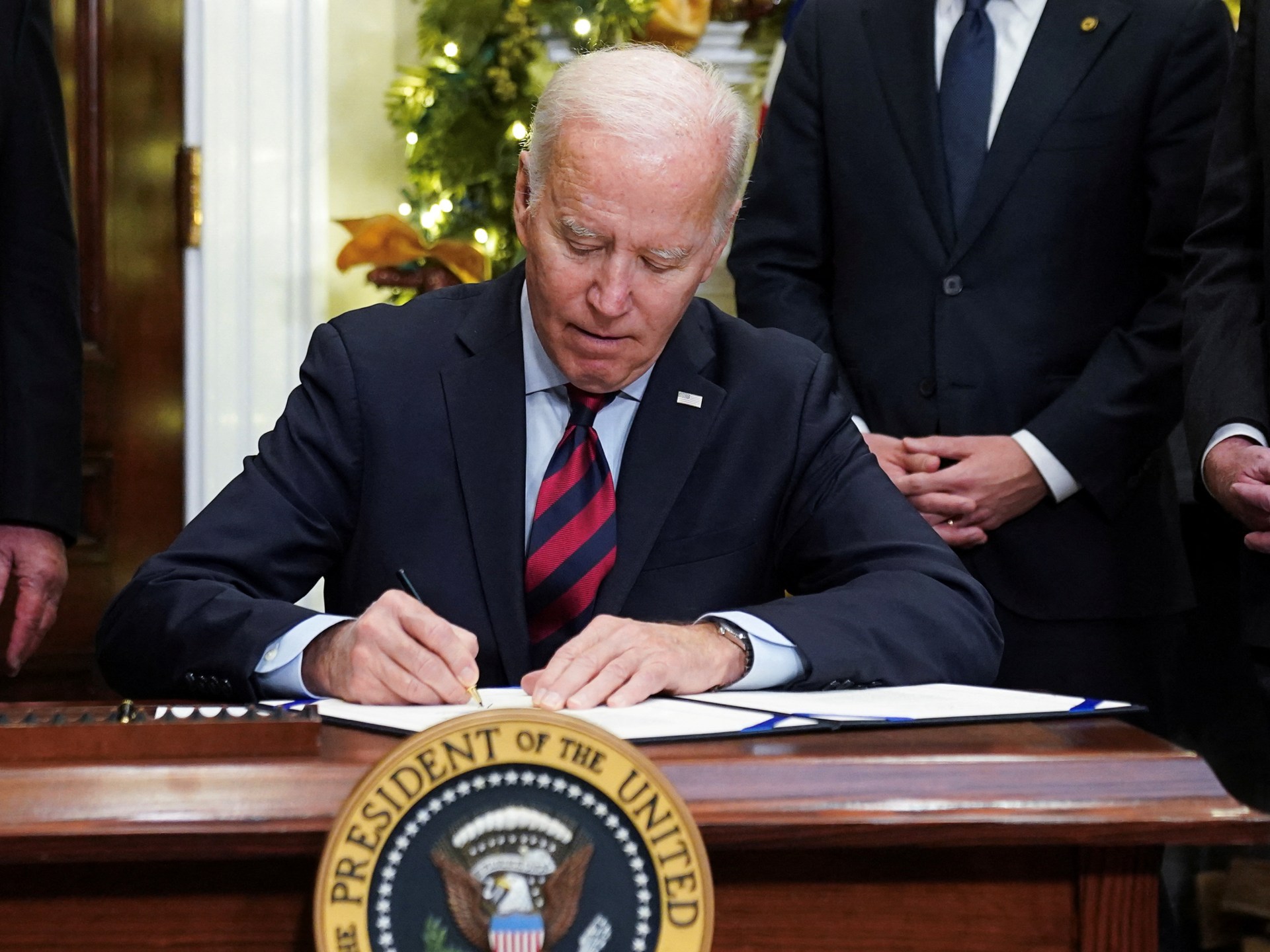 US President Joe Biden signs bill to avert December railroad strike |  Labor rights news