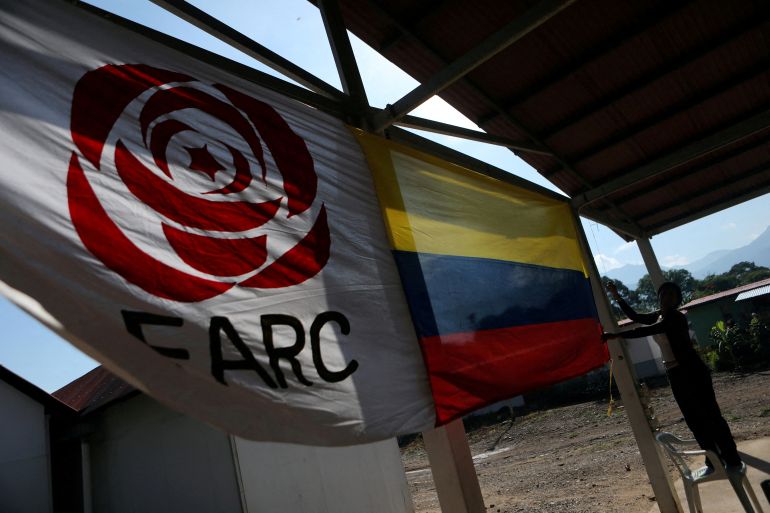 A flag of Colombia next to one of the FARC rebel group