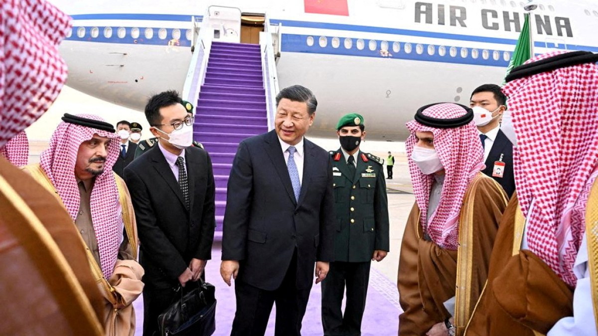 中国习近平抵达沙特阿拉伯“加强关系”| 习近平新闻