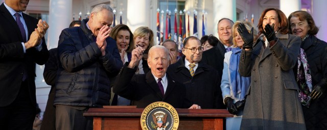 US: Biden Signs Bill Protecting Same-Sex Marriage