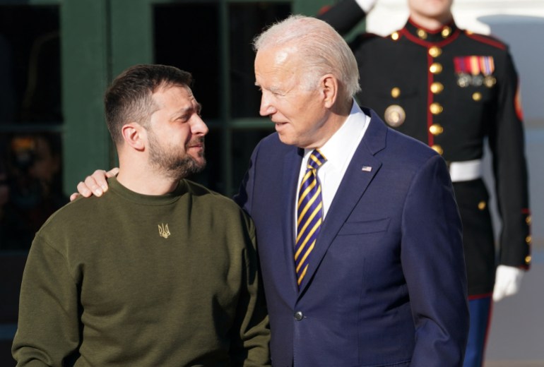 De Amerikaanse president Joe Biden begroet de Oekraïense president Volodymyr Zelenskiy op de South Lawn van het Witte Huis
