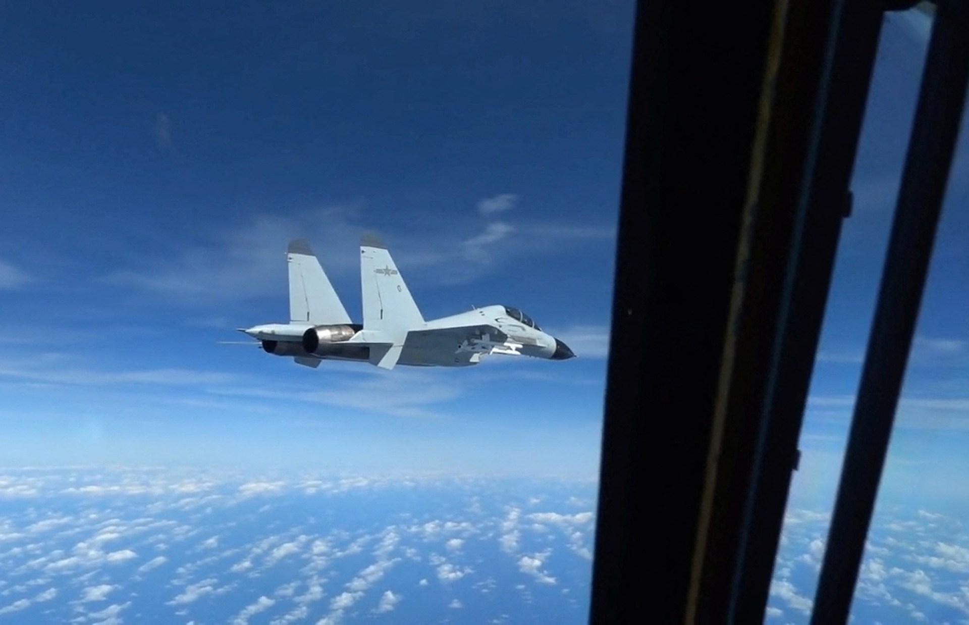 China menuduh Amerika “fitnah dan kebisingan” setelah dua pesawat bentrok  Berita Laut China Selatan