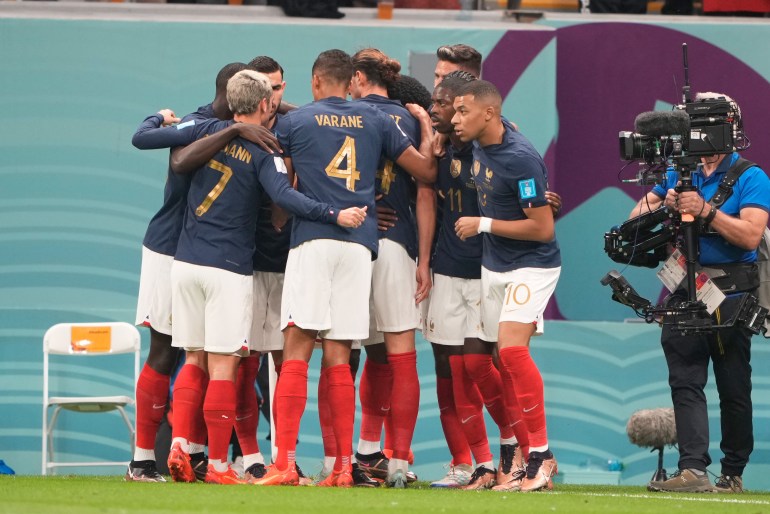 Spieler aus Frankreich jubeln nach dem Treffer.