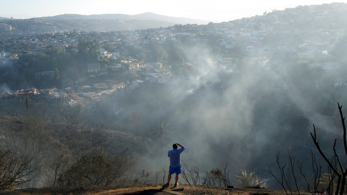 Chile declara estado de emergencia tras incendio forestal que deja un muerto |  Noticias sobre la crisis climática