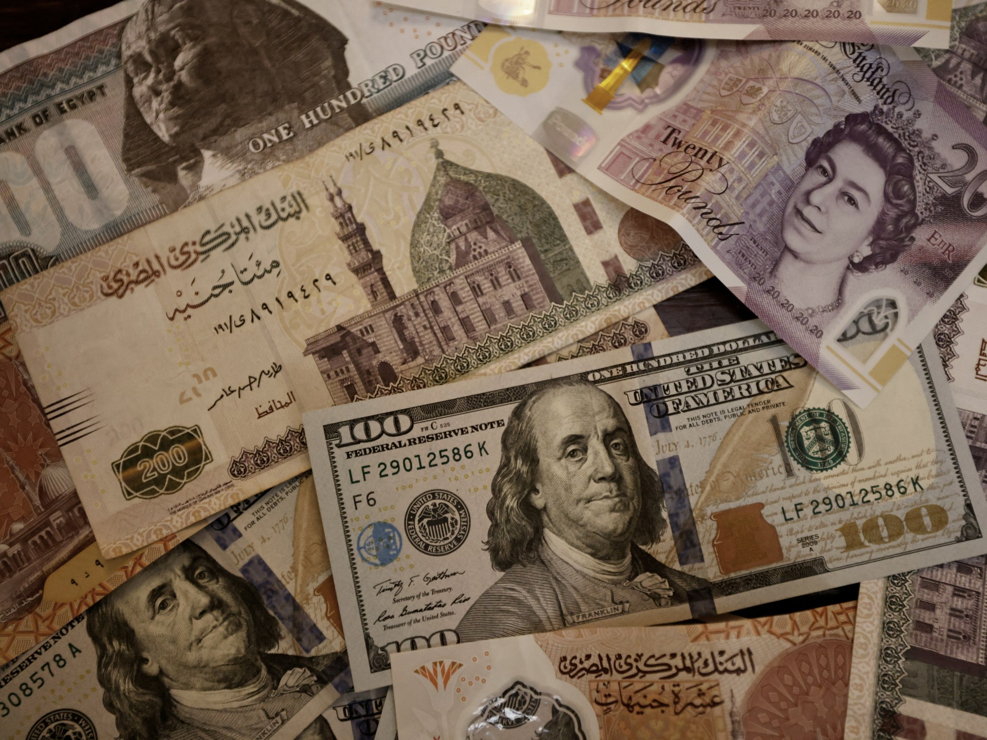 ضغوط خارجية لسوء ادارة الحكومة وهبوط العملات العربية |  الأخبار الاقتصادية