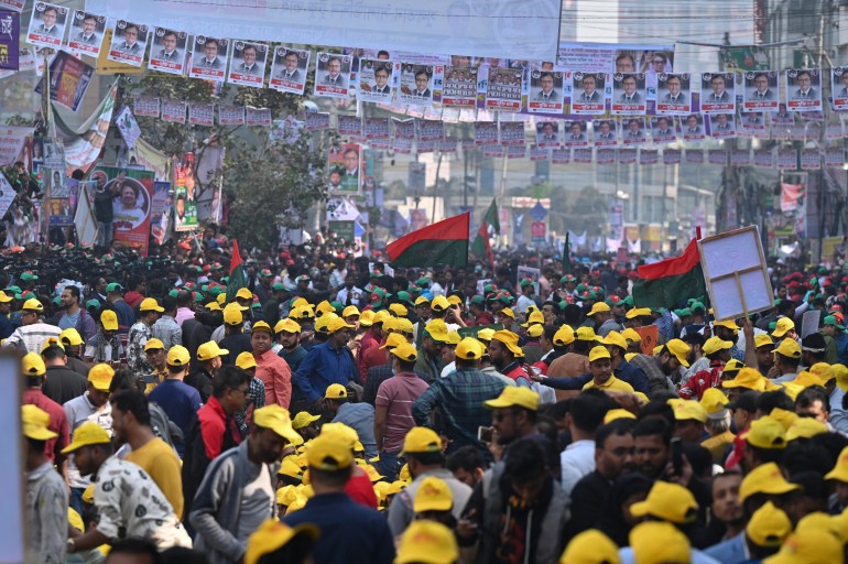 Bangladeş Milliyetçi Partisi (BNP) aktivistleri, Dakka'da hükümet karşıtı bir miting sırasında bir araya geldi.