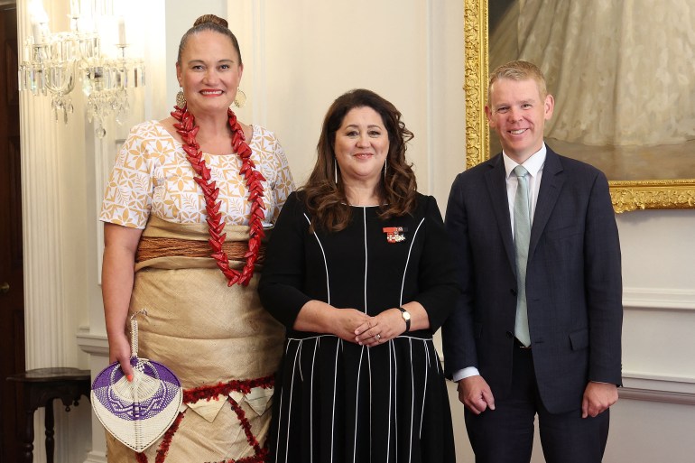 Deputy Premier Carmel Sepuloni (left), Governor General Dame Cindy Kiro (centre) and Premier Chris Hipkins (right).  They are smiling.