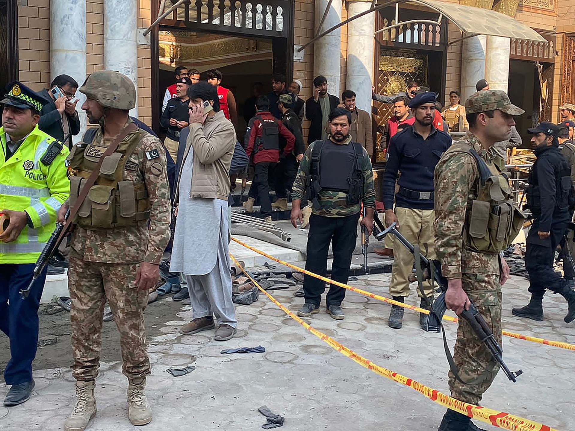 Mises à jour sur l’explosion d’une mosquée au Pakistan: des dizaines de morts dans l’attentat de Peshawar