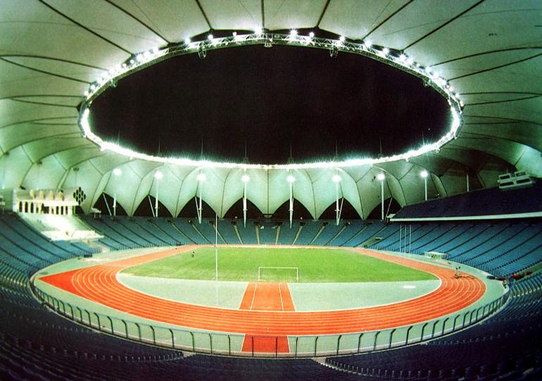 Riyad'ın Kral Fahd stadyumunun 05 Ekim 2001'de çekilmiş genel bir görünümü. Bu yılki Körfez Kupası turnuvası 16-30 Ocak tarihleri ​​arasında Riyad'daki stadyumda yapılacak. 