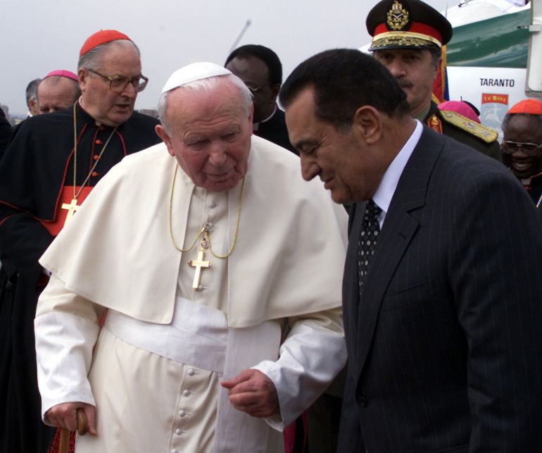 Pope John Paul II pauses to make a remark to Egyptian President Hosni Mubarak during arrival ceremonies in Cairo February 24. The Pope, sometimmes called the New Moses because of his itinerant papacy landed here on the first of two millennium tours to the origins of Western religion. PH