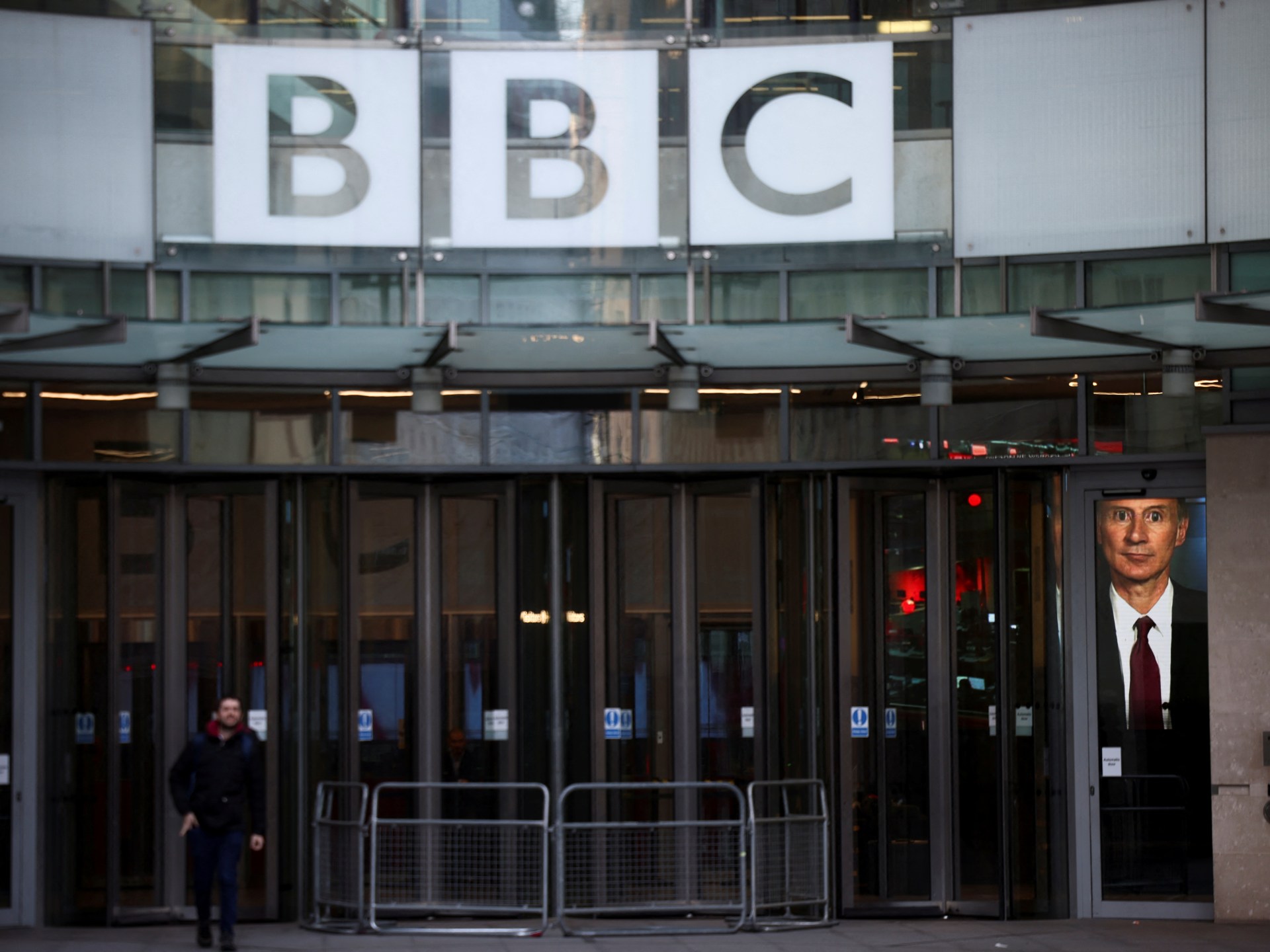 apretado Matón Presunción BBC Arabic radio goes off air after 85 years | Media News | Al Jazeera