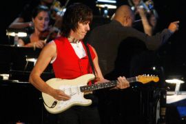 Rock guitarist Jeff Beck performs at the Grammy Foundation's Starry Night gala honoring Sir George Martin in Los Angeles, California July 12, 2008. REUTERS/Fred Prouser/File Photo