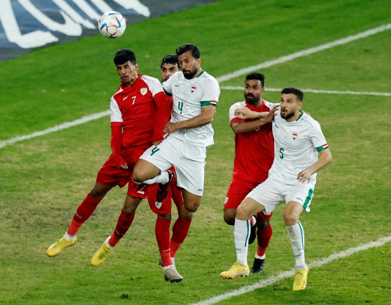 Football football - Arabian Gulf Cup25 - finale - Irak v Oman - Bassorah International Stadium, Bassorah, Irak - 19 janvier 2023 Mustafa Nadhim d'Irak en action avec Issam Al Sabhi REUTERS/Thaier Al-Sudani d'Oman