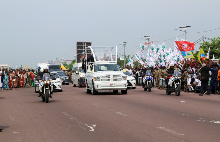 Les habitants de Kinshasa accueillent le Pape François, lors de son voyage apostolique, à Kinshasa, République Démocratique du Congo