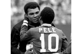 Pelé embraces US boxer Muhammad Ali during a ceremony honouring the Brazilian football star before the US&#39;s Cosmos vs Brazil&#39;s Santos match, the final match of Pelé&#39;s career, in which he played on both sides, one each half, on October 1, 1977 [File: AP Photo]