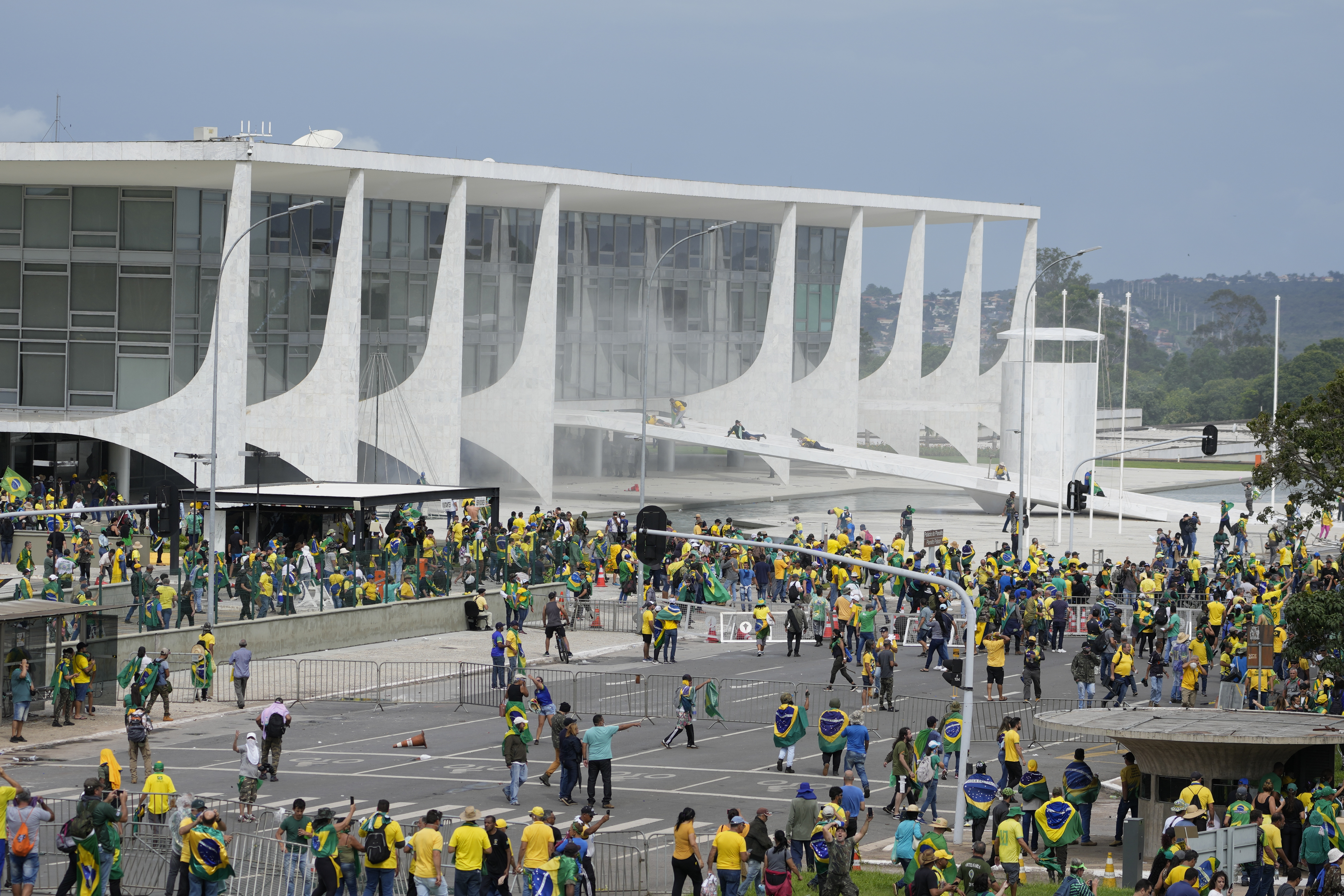 Brasil avança com investigação de motim após ataque à capital