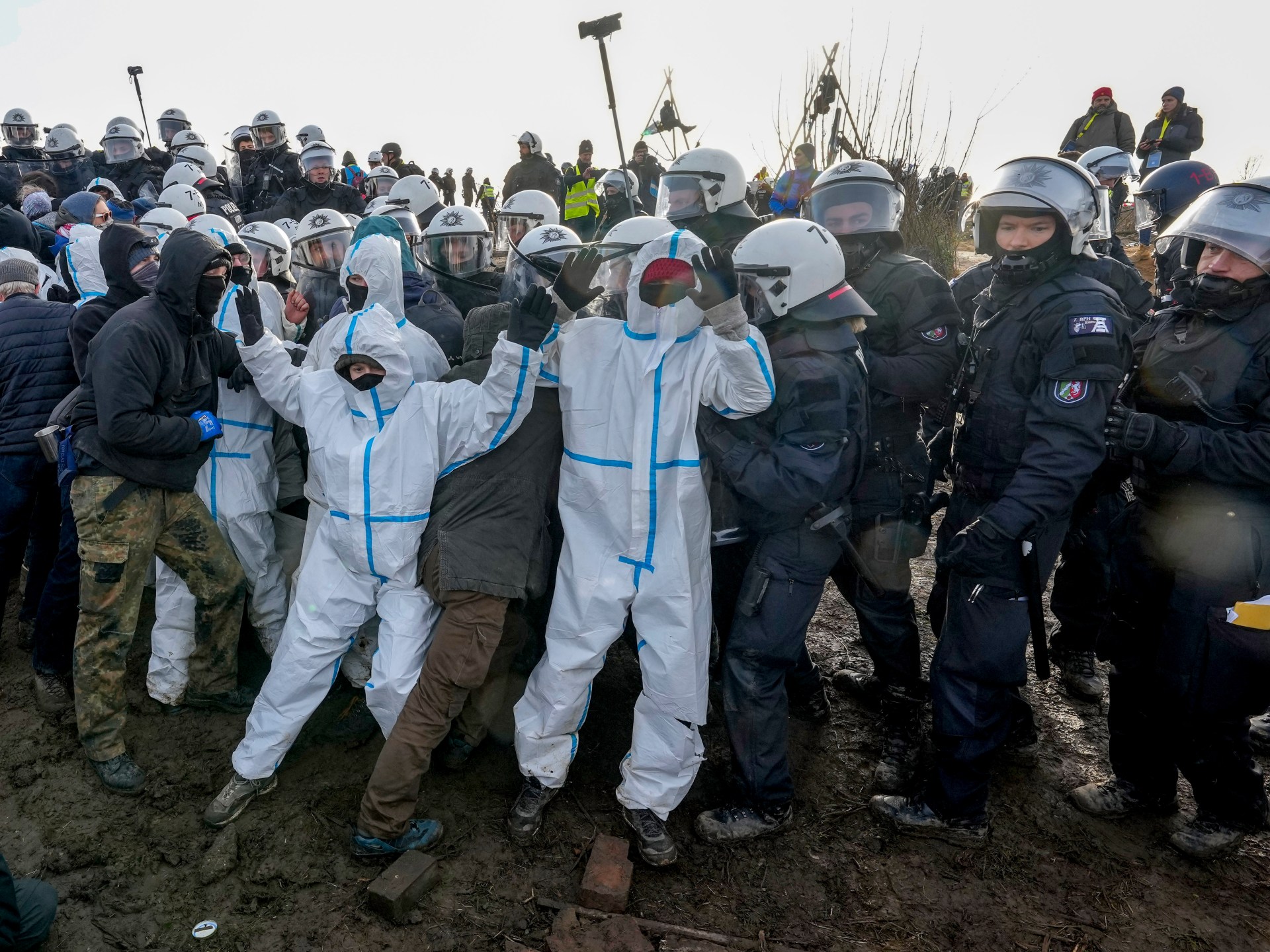 Photos: Police begin clearing coal mine protest camp in Germany