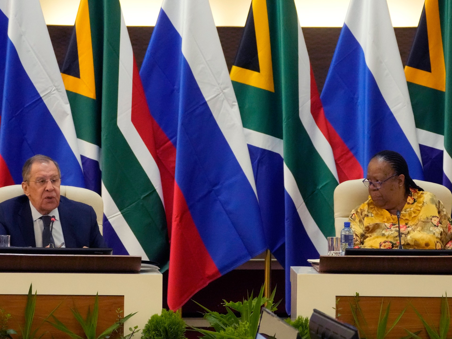 Является ли внешняя политика Южной Африки противоречивой или балансирующей?  |  Российско-украинская война
