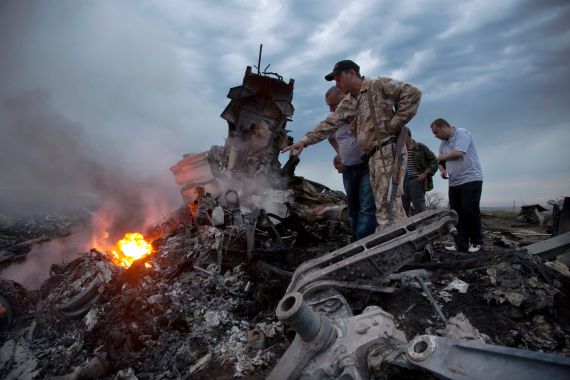 People inspect the wreckage of MH17