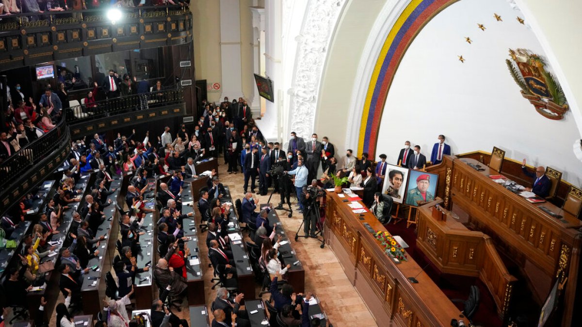 Venezuelan courtroom points warrants for brand spanking new opposition leaders