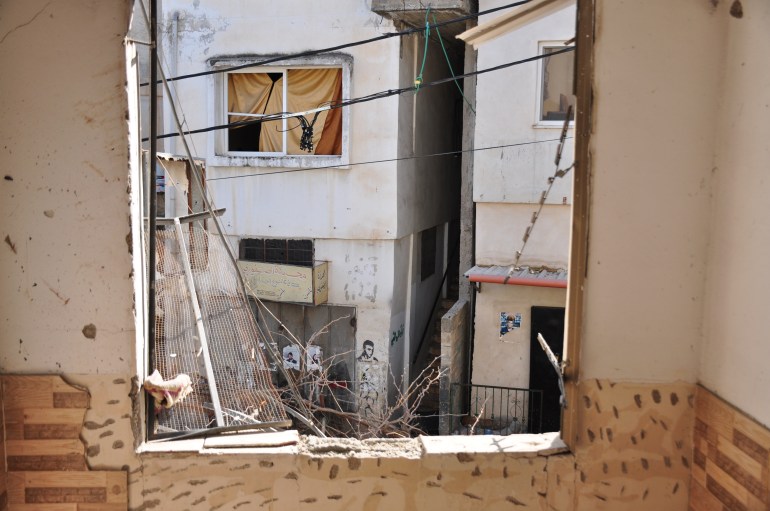 La maison détruite où trois combattants palestiniens connus se réfugiaient lorsqu'Israël l'a attaquée avec des missiles sol-air, provoquant également son incendie.
