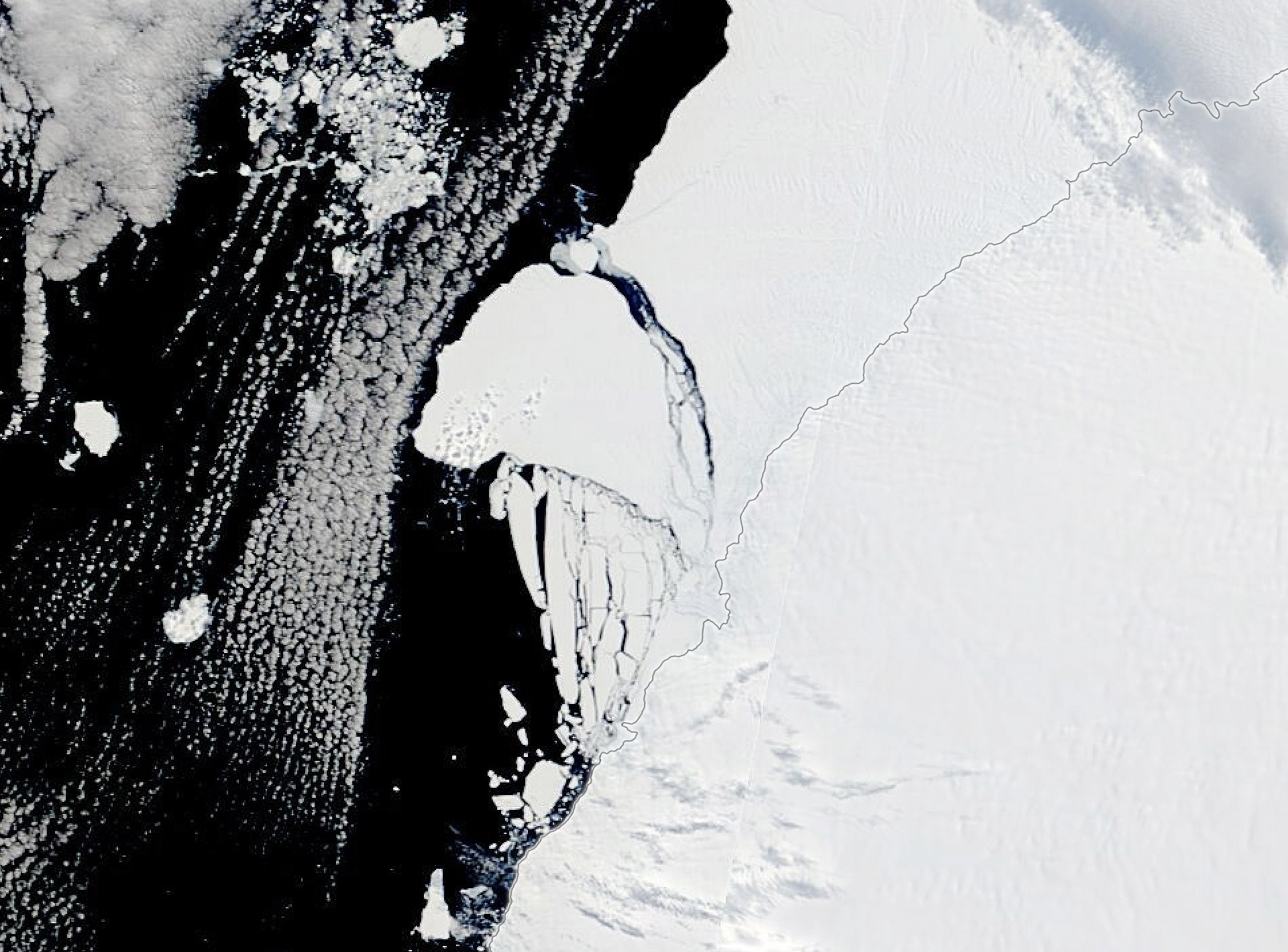 Giant iceberg breaks off near Antarctica research station