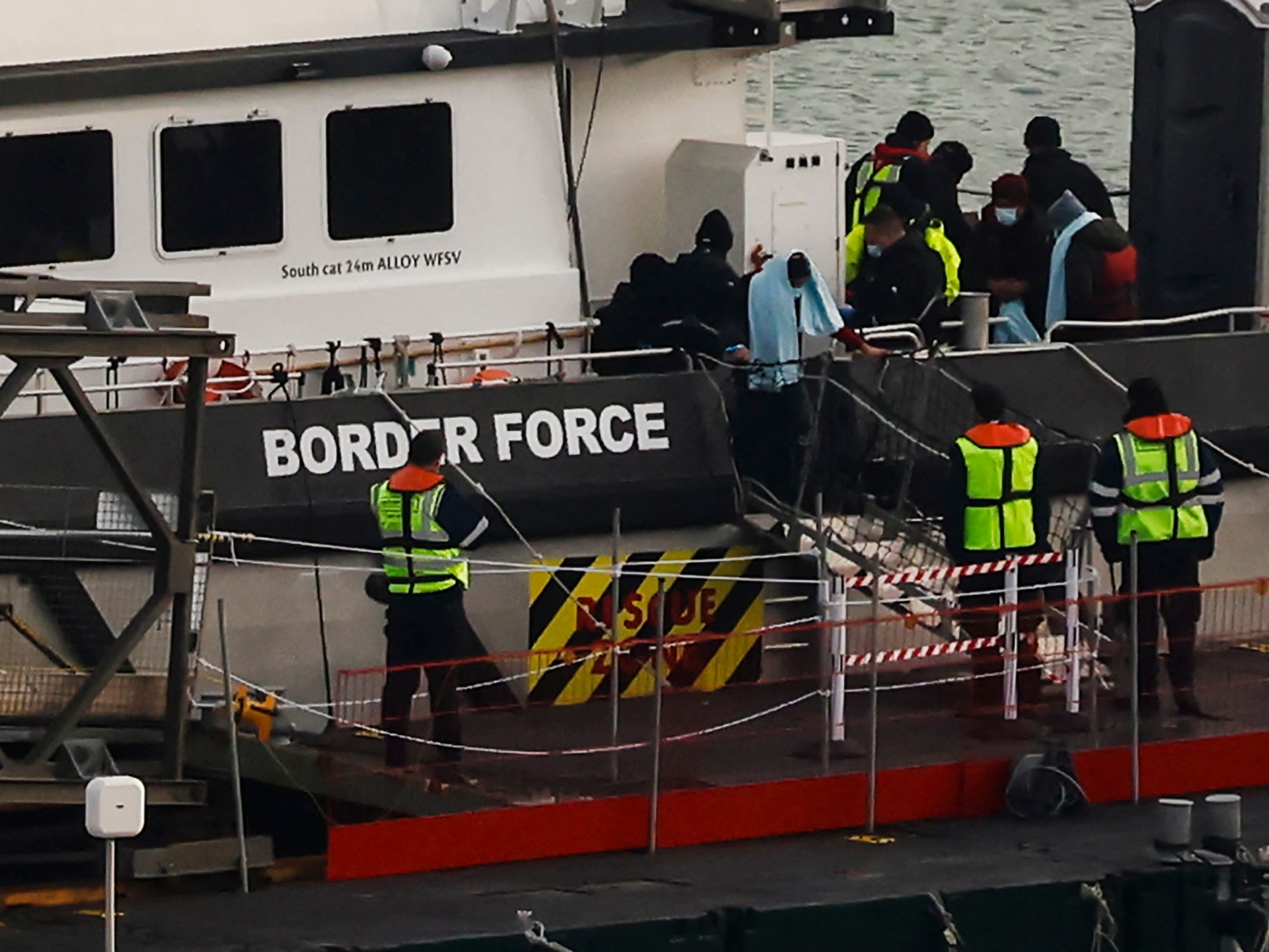 Didžioji Britanija ruošiasi atskleisti naujas galias „sustabdyti laivus“ |  Pabėgėlių naujienos