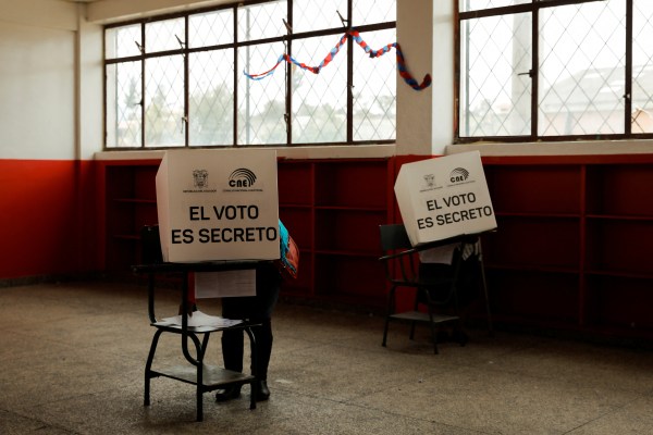 Хората в Еквадор изразиха песимизъм преди предстоящите президентски избори докато
