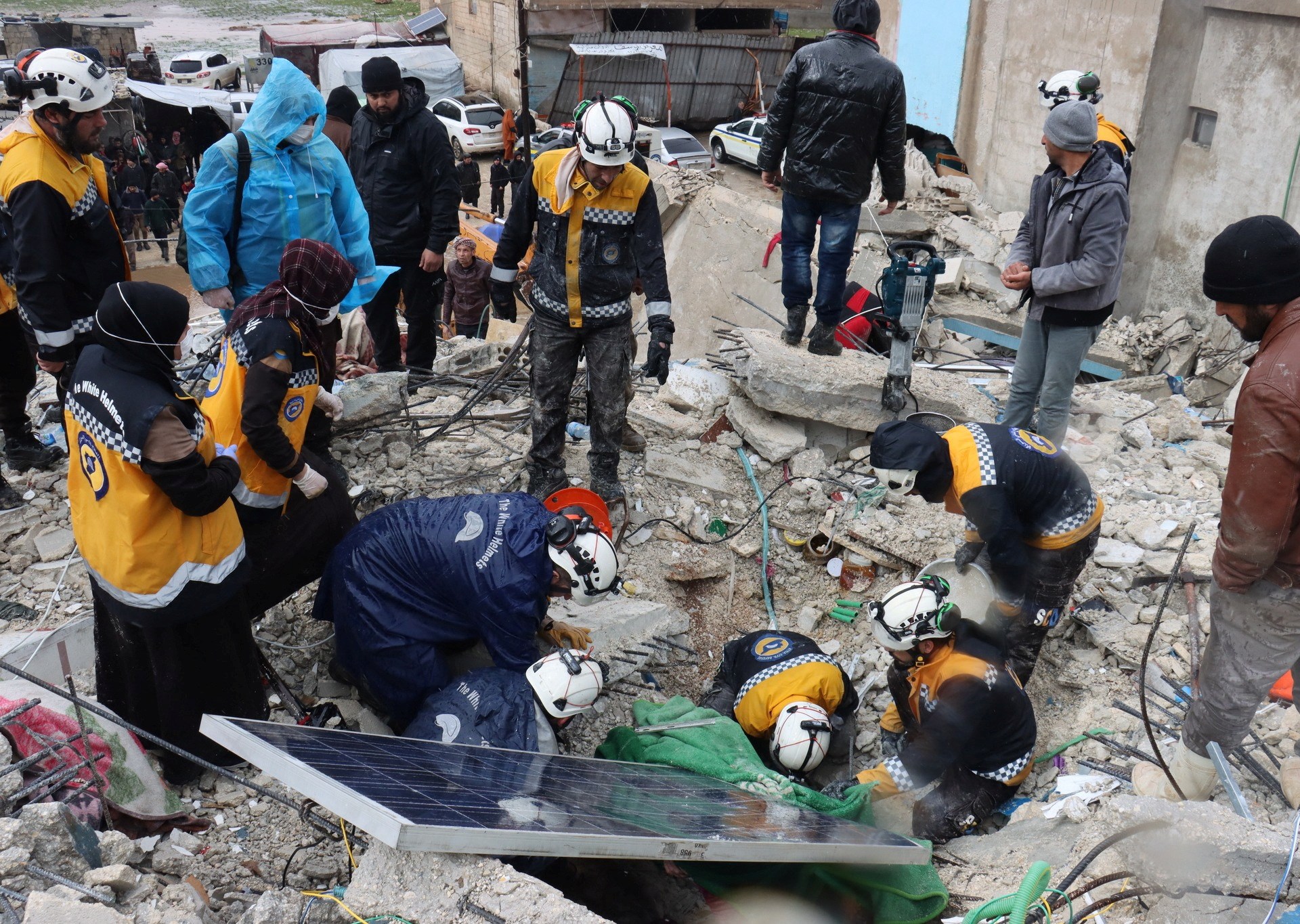 Turkish victims buried below rubble swarm social media for assist