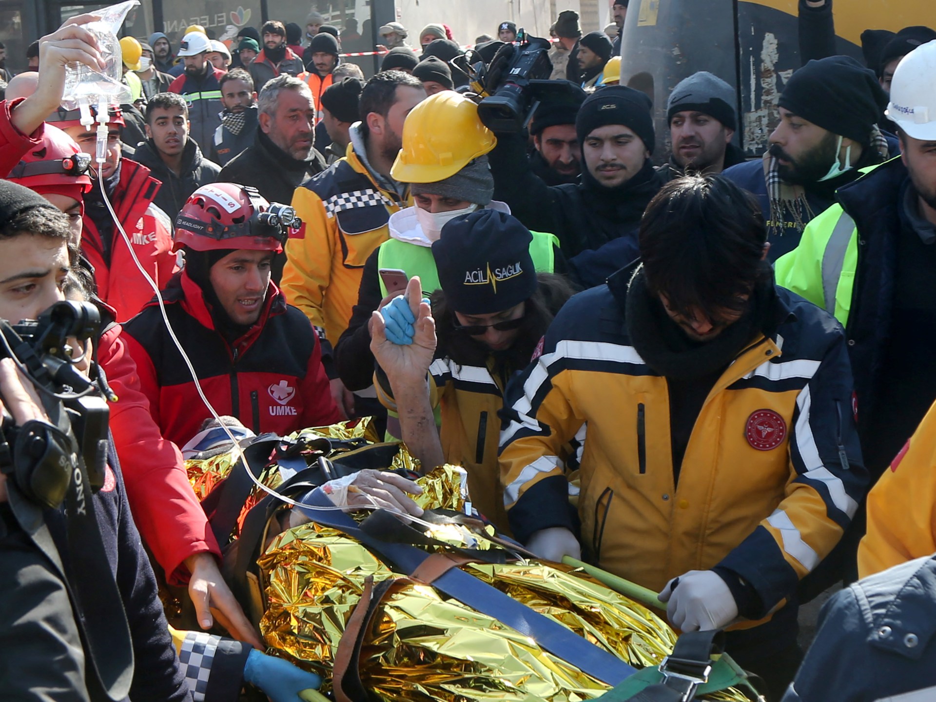 Turkey and Syria rescuers persist as death toll passes 25,000